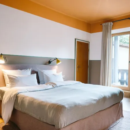 Henri Hotel