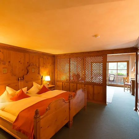 Henri Hotel