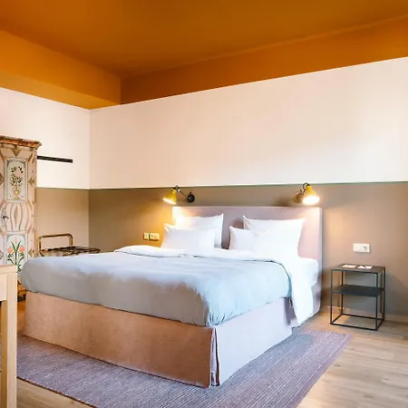 Henri Hotel